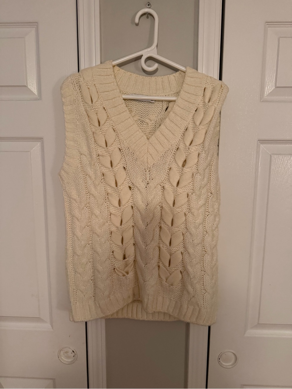 Zara Ivory Cable-Knit V-Neck Sweater Vest